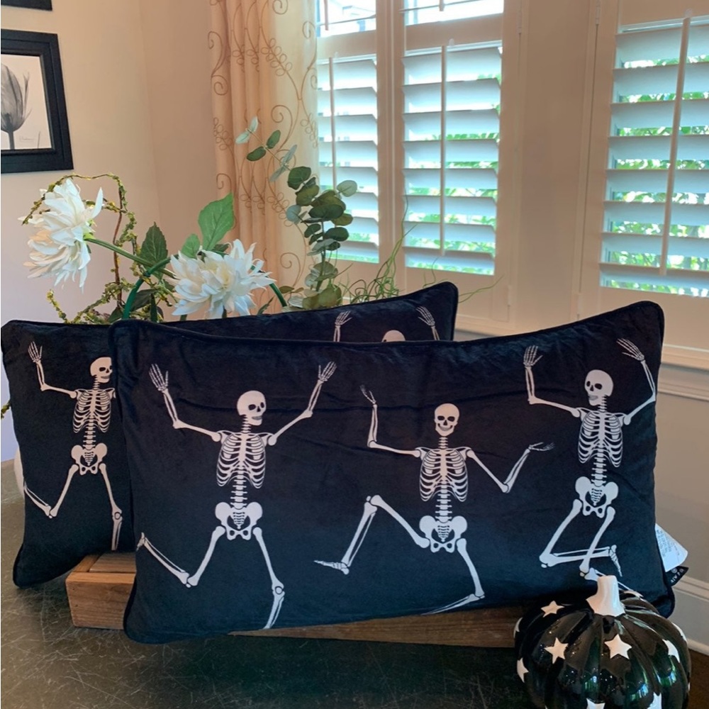 NEWPORT BLACK/WHITE Halloween Dancing Skeleton Pillows 2